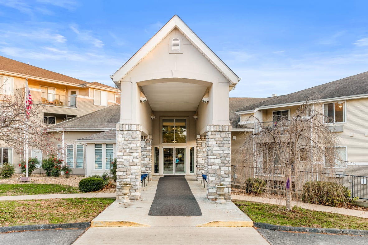College-View-Manor-006