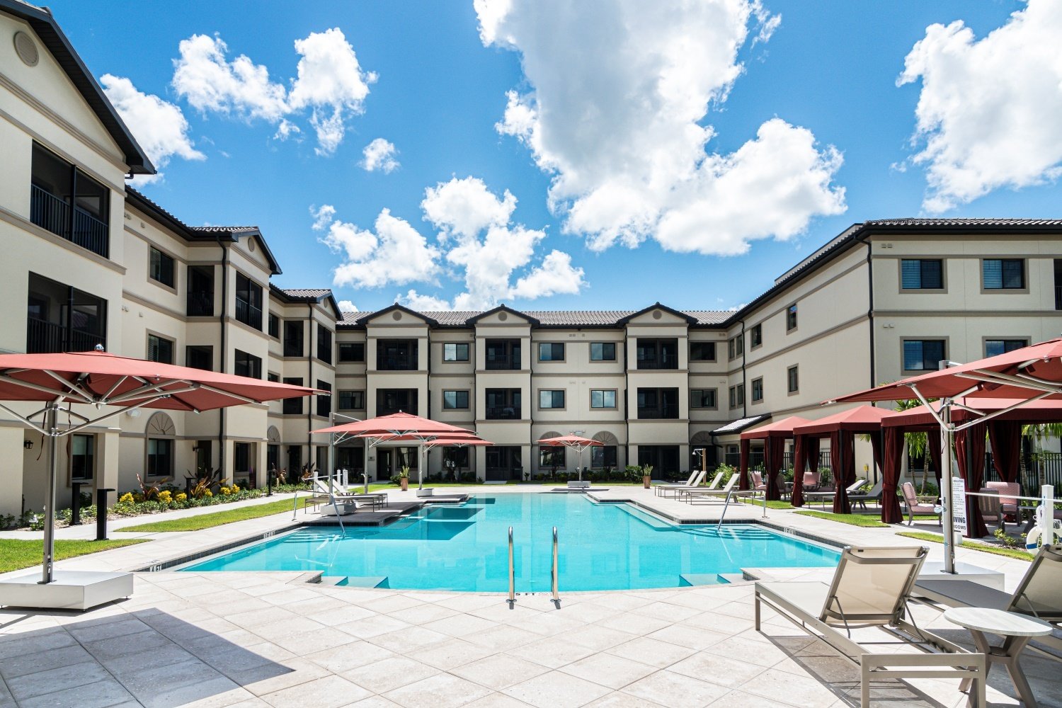 DV Naples Pool