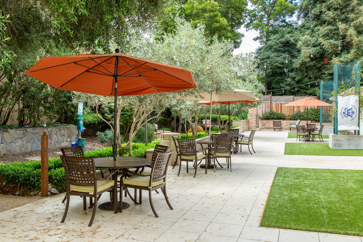 Outdoor_Patio_Point_at_Rockridge-1-1