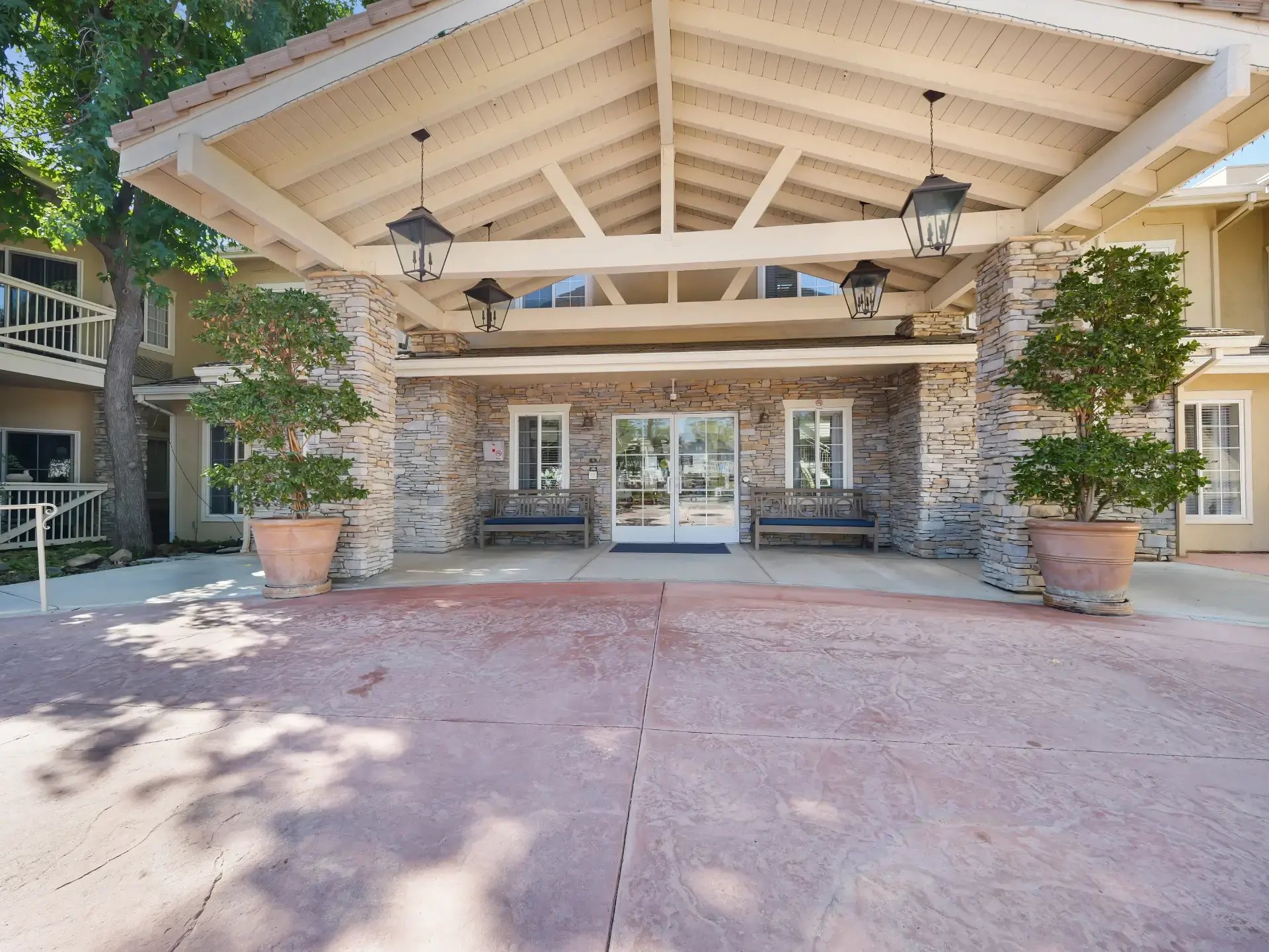 02-Meadowbrook Agoura_Exterior-15