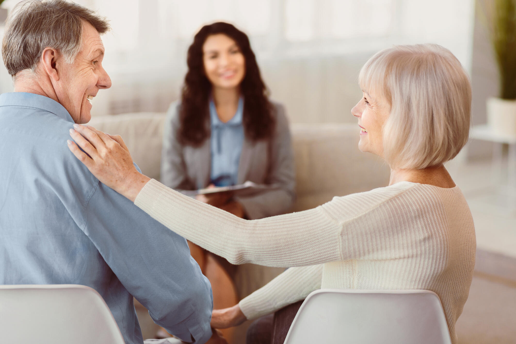 https://seniorlivingnearme.com/hubfs/Healthy-Relationship.-Happy-el.jpg